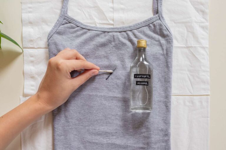 How to Set Permanent Marker on Fabric with Vinegar